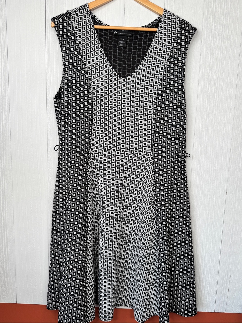 Lane Bryant Black & White Geometric V-Neck Dress 14/16